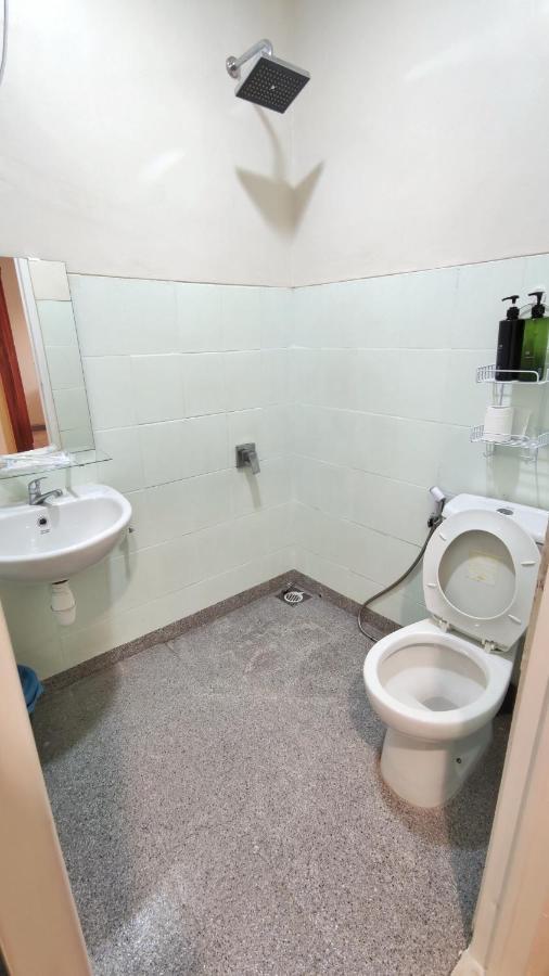 Queen Victoria Apartment Batam ภายนอก รูปภาพ